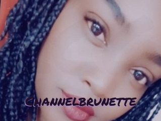 Channelbrunette