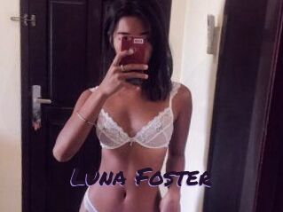 Luna_Foster