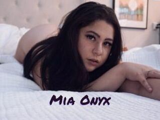 Mia_Onyx