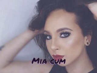 Mia_cum