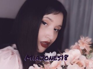 Miajones18