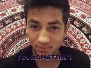 YoungHottie69 Le Cul Gratuit